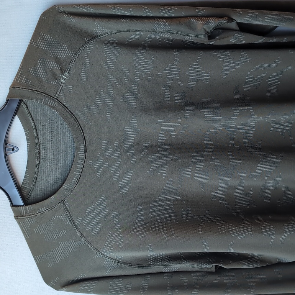 Lululemon Metal Vent Tech Long Sleeve Shirt